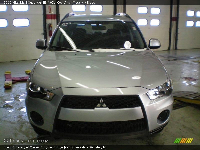 Cool Silver Metallic / Black 2010 Mitsubishi Outlander ES 4WD