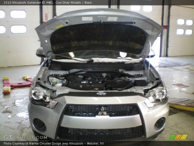 Cool Silver Metallic / Black 2010 Mitsubishi Outlander ES 4WD