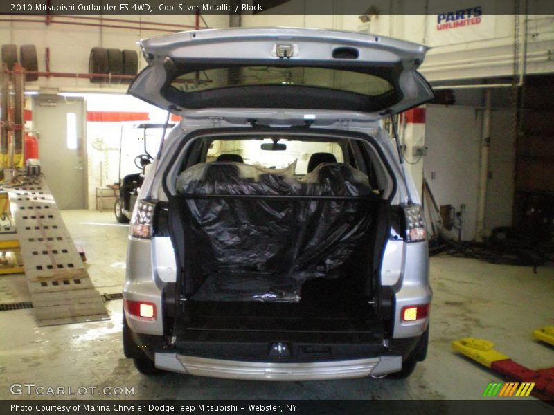 Cool Silver Metallic / Black 2010 Mitsubishi Outlander ES 4WD