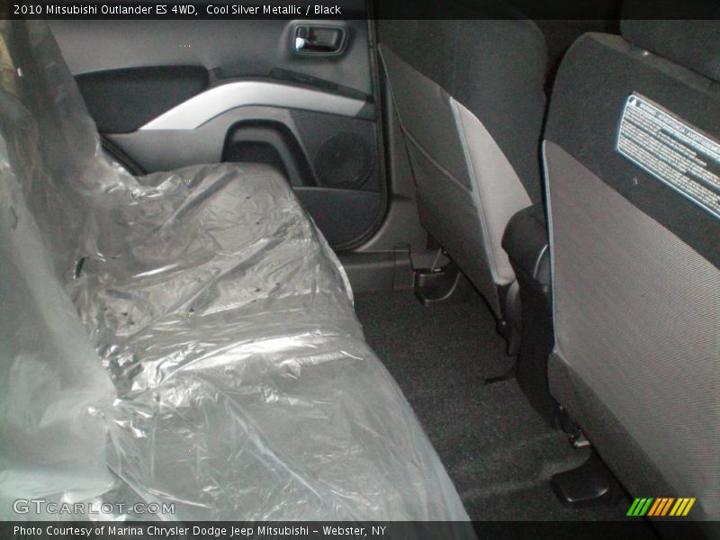 Cool Silver Metallic / Black 2010 Mitsubishi Outlander ES 4WD