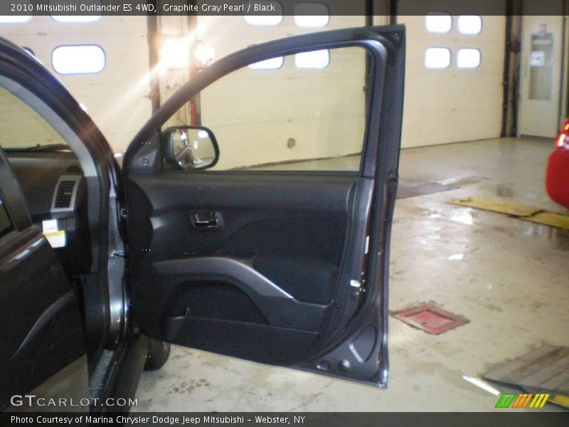 Graphite Gray Pearl / Black 2010 Mitsubishi Outlander ES 4WD