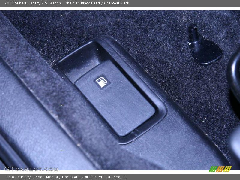 Obsidian Black Pearl / Charcoal Black 2005 Subaru Legacy 2.5i Wagon