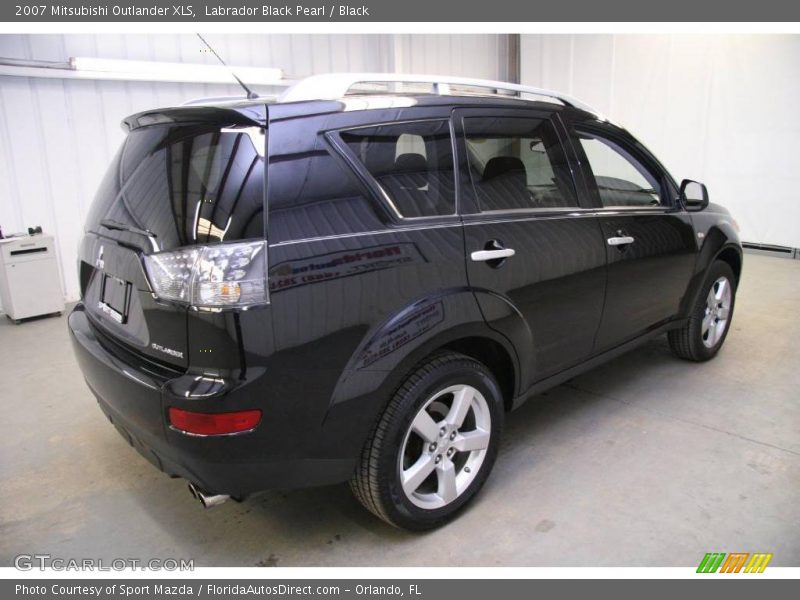 Labrador Black Pearl / Black 2007 Mitsubishi Outlander XLS