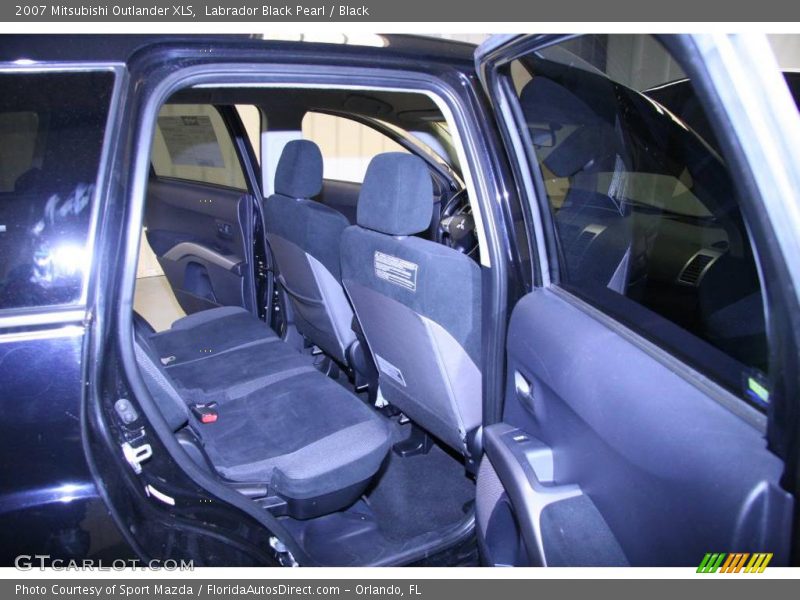 Labrador Black Pearl / Black 2007 Mitsubishi Outlander XLS
