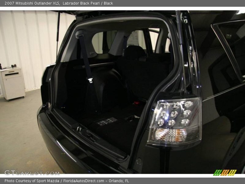 Labrador Black Pearl / Black 2007 Mitsubishi Outlander XLS