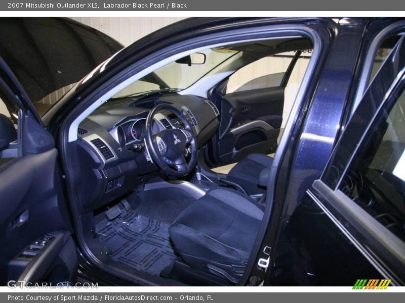 Labrador Black Pearl / Black 2007 Mitsubishi Outlander XLS
