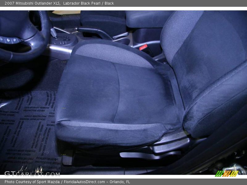 Labrador Black Pearl / Black 2007 Mitsubishi Outlander XLS