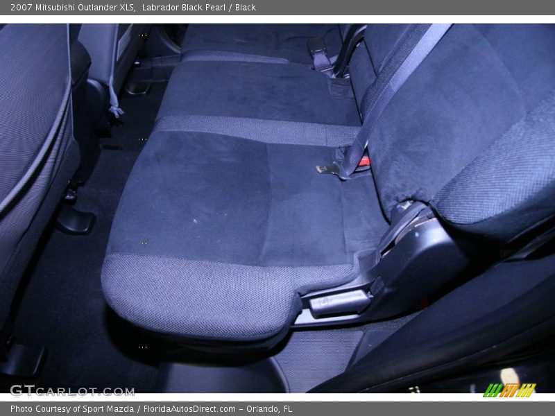 Labrador Black Pearl / Black 2007 Mitsubishi Outlander XLS