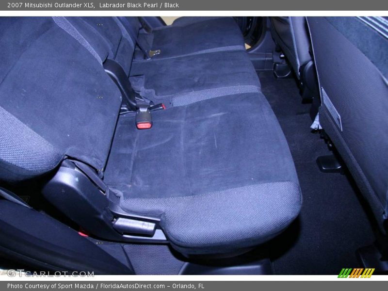 Labrador Black Pearl / Black 2007 Mitsubishi Outlander XLS