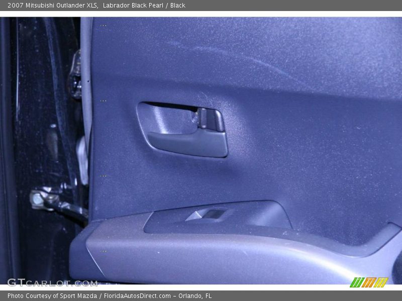 Labrador Black Pearl / Black 2007 Mitsubishi Outlander XLS