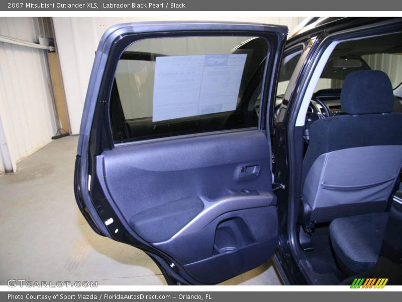 Labrador Black Pearl / Black 2007 Mitsubishi Outlander XLS