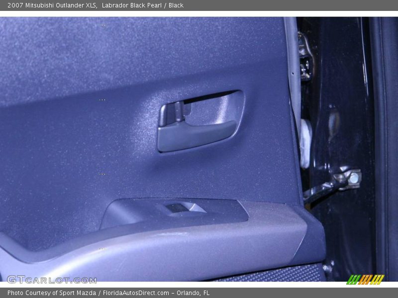 Labrador Black Pearl / Black 2007 Mitsubishi Outlander XLS