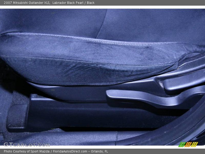 Labrador Black Pearl / Black 2007 Mitsubishi Outlander XLS