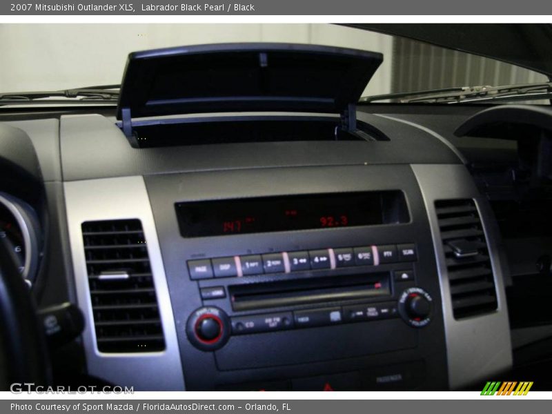 Labrador Black Pearl / Black 2007 Mitsubishi Outlander XLS