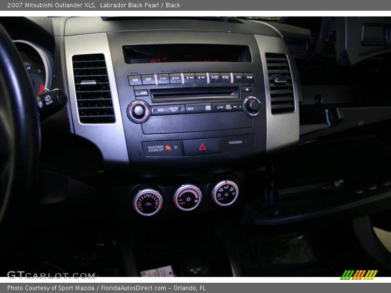 Labrador Black Pearl / Black 2007 Mitsubishi Outlander XLS