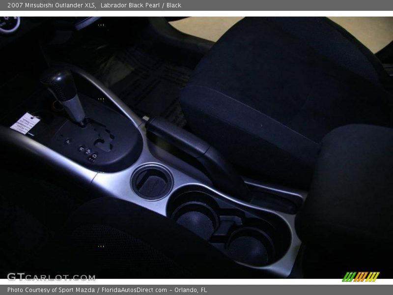 Labrador Black Pearl / Black 2007 Mitsubishi Outlander XLS