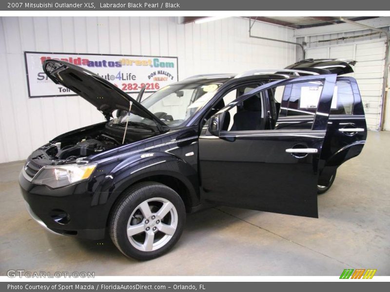 Labrador Black Pearl / Black 2007 Mitsubishi Outlander XLS