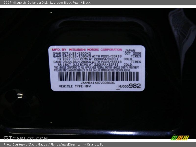 Labrador Black Pearl / Black 2007 Mitsubishi Outlander XLS