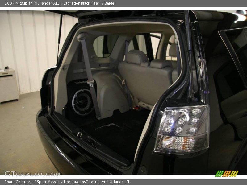 Labrador Black Pearl / Beige 2007 Mitsubishi Outlander XLS