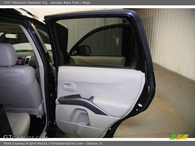 Labrador Black Pearl / Beige 2007 Mitsubishi Outlander XLS