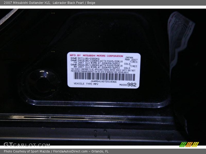 Labrador Black Pearl / Beige 2007 Mitsubishi Outlander XLS