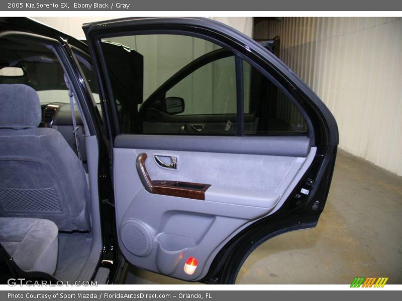 Ebony Black / Gray 2005 Kia Sorento EX