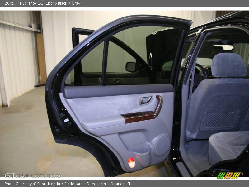Ebony Black / Gray 2005 Kia Sorento EX