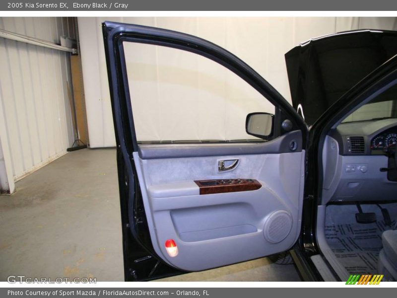 Ebony Black / Gray 2005 Kia Sorento EX