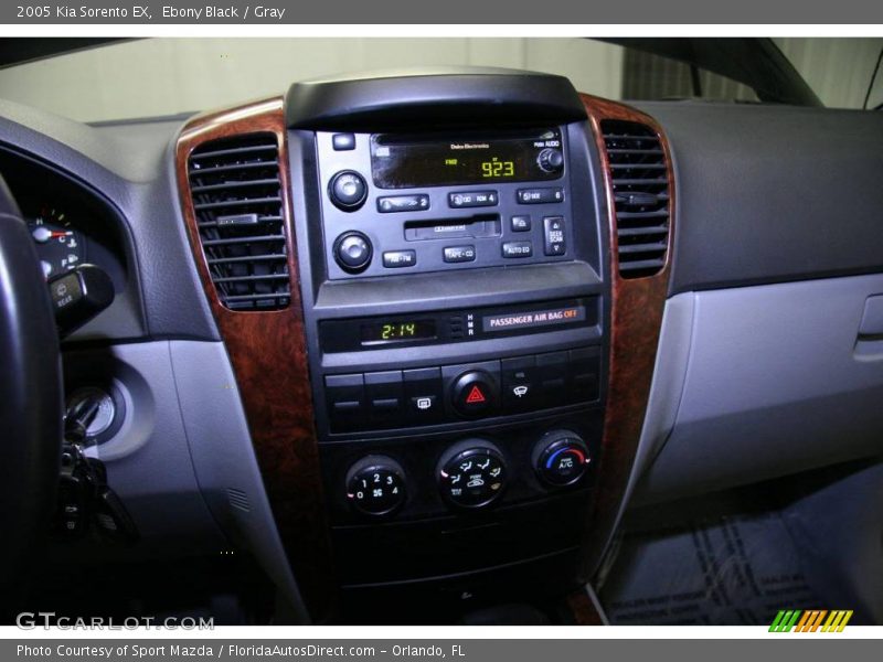 Ebony Black / Gray 2005 Kia Sorento EX