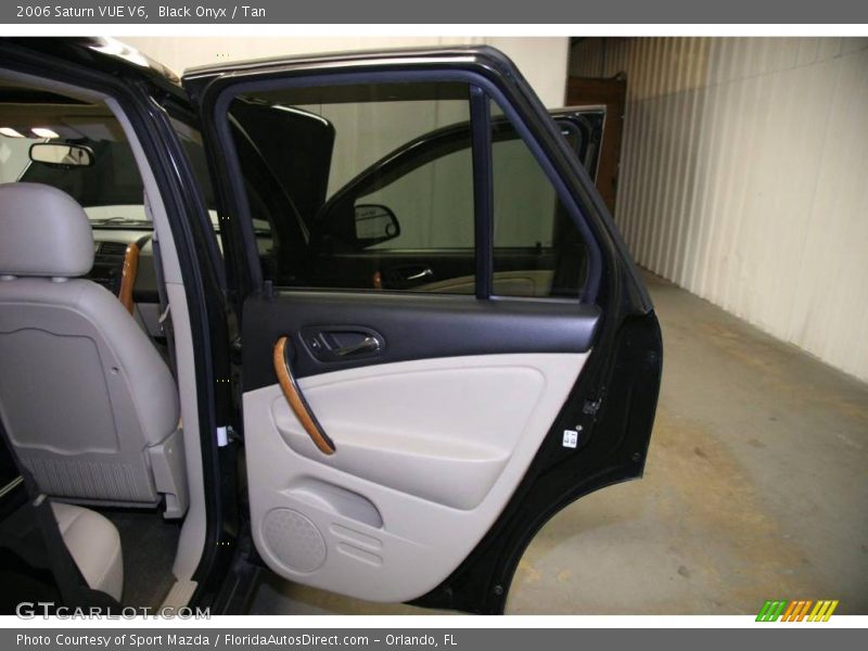Black Onyx / Tan 2006 Saturn VUE V6