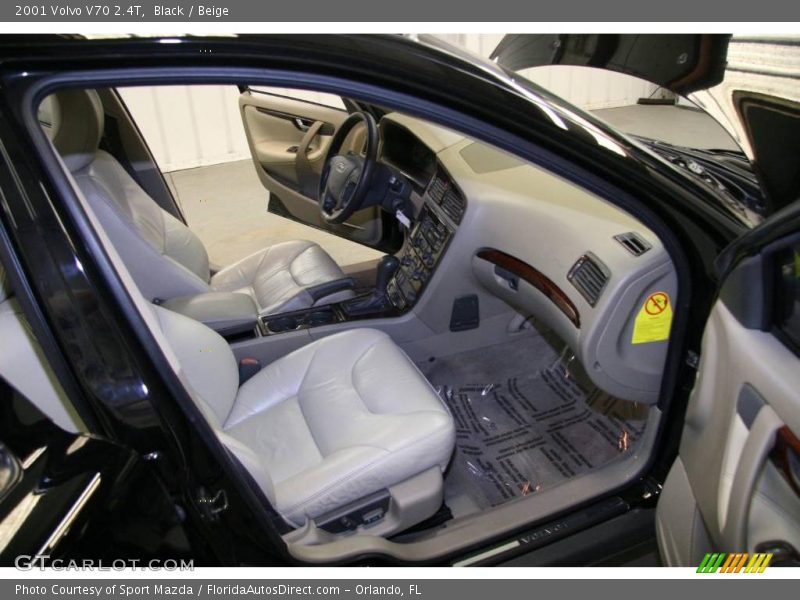 Black / Beige 2001 Volvo V70 2.4T