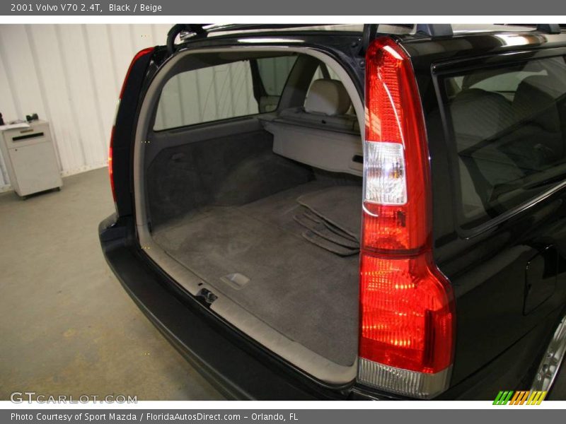 Black / Beige 2001 Volvo V70 2.4T