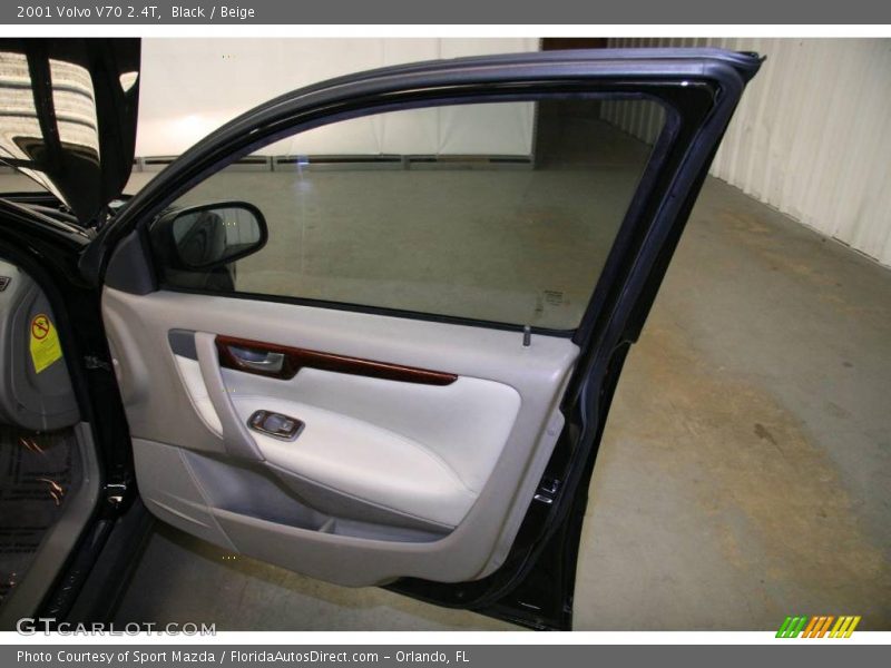 Black / Beige 2001 Volvo V70 2.4T
