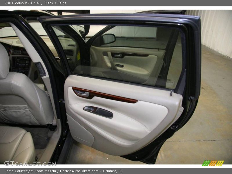 Black / Beige 2001 Volvo V70 2.4T