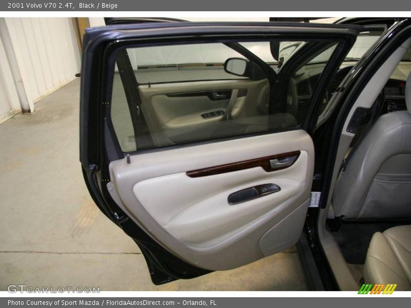 Black / Beige 2001 Volvo V70 2.4T