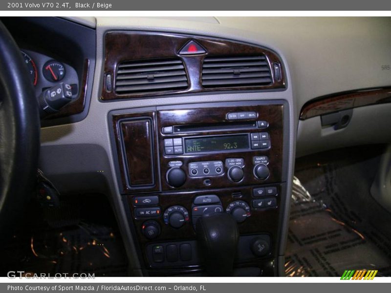 Black / Beige 2001 Volvo V70 2.4T