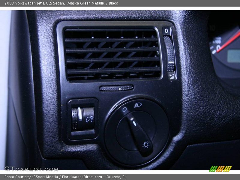 Alaska Green Metallic / Black 2003 Volkswagen Jetta GLS Sedan