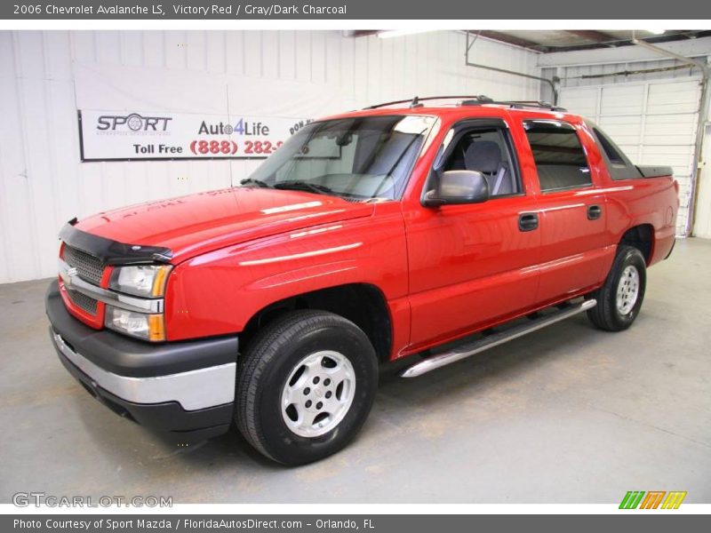 Victory Red / Gray/Dark Charcoal 2006 Chevrolet Avalanche LS