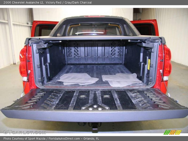 Victory Red / Gray/Dark Charcoal 2006 Chevrolet Avalanche LS