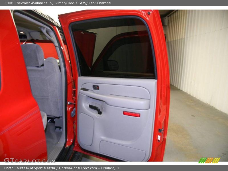 Victory Red / Gray/Dark Charcoal 2006 Chevrolet Avalanche LS