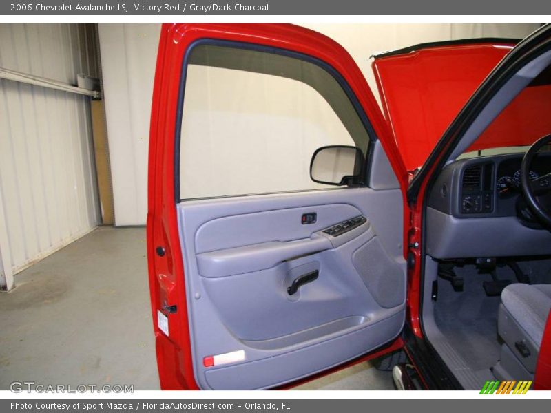 Victory Red / Gray/Dark Charcoal 2006 Chevrolet Avalanche LS