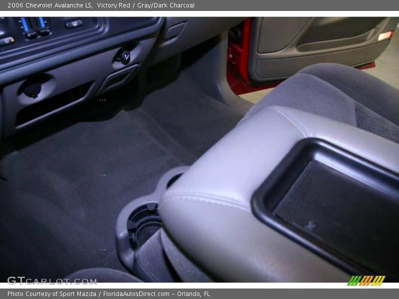 Victory Red / Gray/Dark Charcoal 2006 Chevrolet Avalanche LS