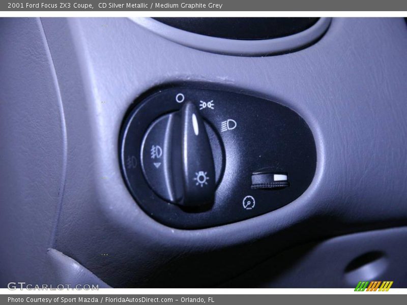CD Silver Metallic / Medium Graphite Grey 2001 Ford Focus ZX3 Coupe