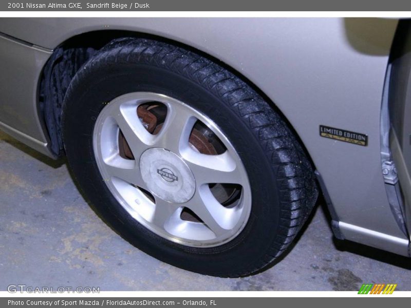 Sandrift Beige / Dusk 2001 Nissan Altima GXE