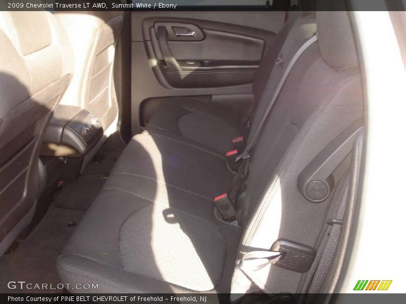 Summit White / Ebony 2009 Chevrolet Traverse LT AWD