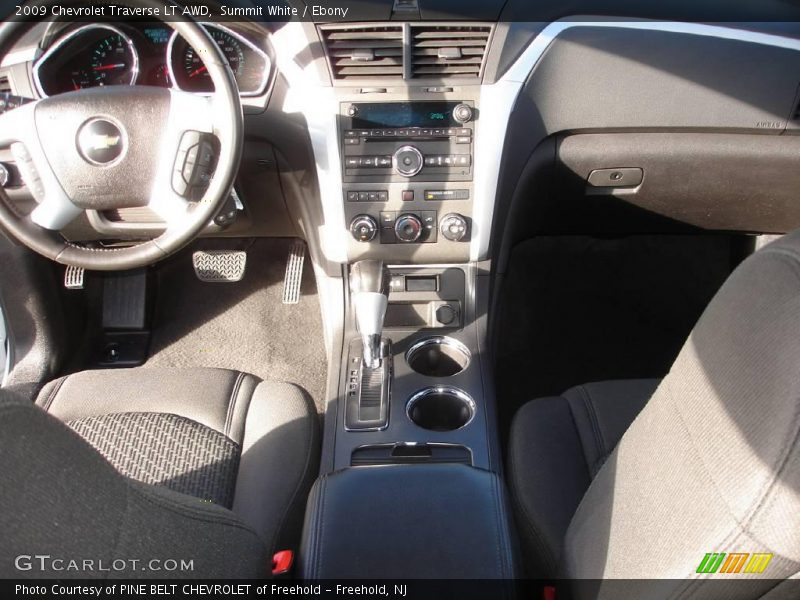 Summit White / Ebony 2009 Chevrolet Traverse LT AWD