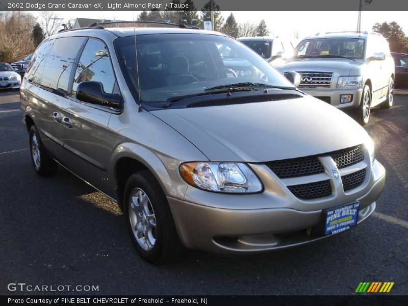 Light Almond Pearl / Taupe 2002 Dodge Grand Caravan eX