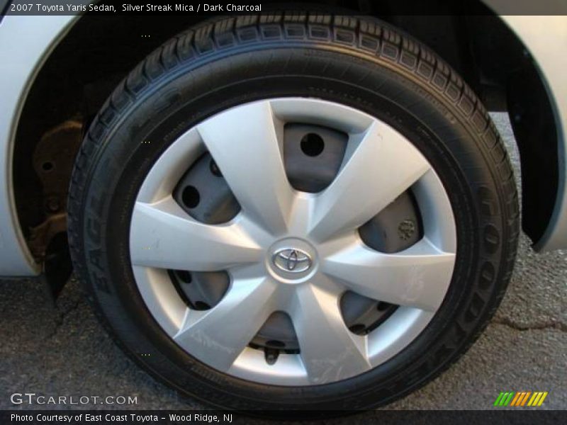 Silver Streak Mica / Dark Charcoal 2007 Toyota Yaris Sedan