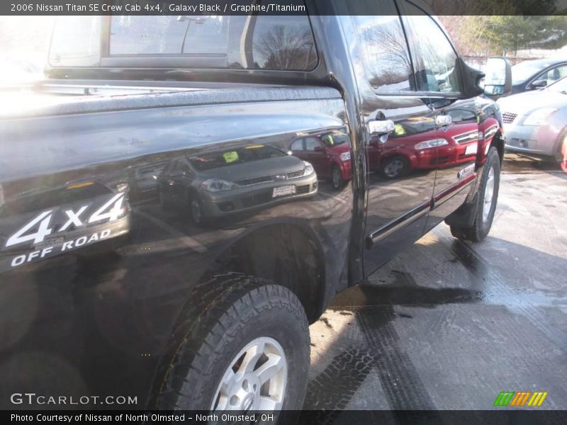 Galaxy Black / Graphite/Titanium 2006 Nissan Titan SE Crew Cab 4x4