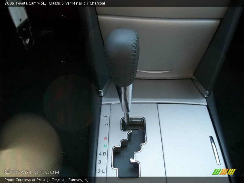 Classic Silver Metallic / Charcoal 2009 Toyota Camry SE